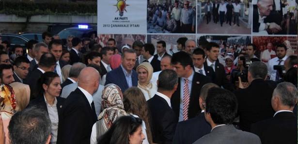 AK Parti'nin iftarında ilginç pankart