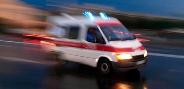 İzmir'de otomobil tıra çarptı: 1 ölü 1 yaralı