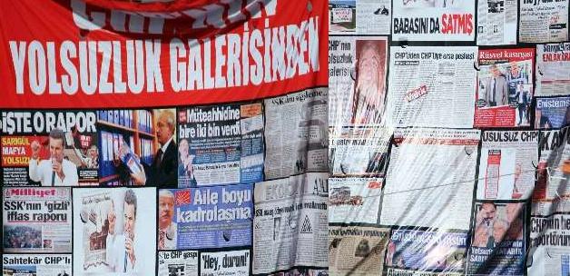 CHP'nin 'yolsuzlukları' galeri oldu