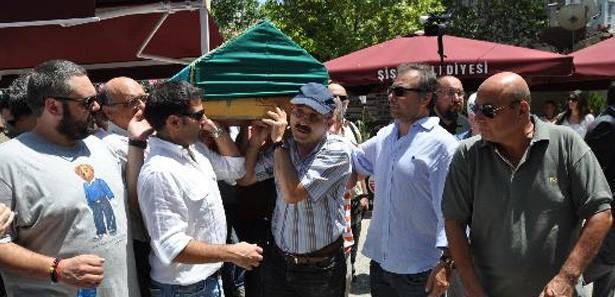 Demet Akbağ'ın babası son yolculuğuna uğurlandı