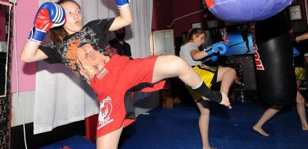 Kick boksun gelecek vadeden yıldızı Beyza Çelik
