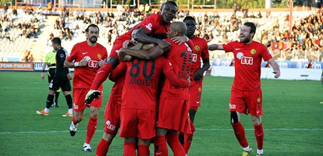 Mektebim Okulları’ndan Çocuklara Oyuncak Yardımı Projesi 96