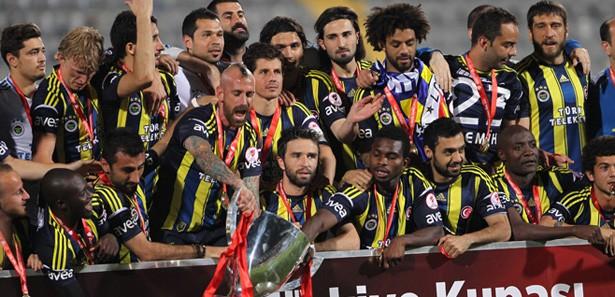 F.Bahçe'de geçen sezonun kralı topun ağzında!