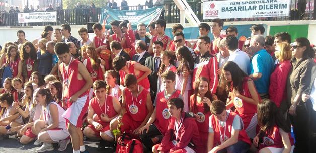 Gaziosmanpaşa'da şampiyonlar ödül aldı
