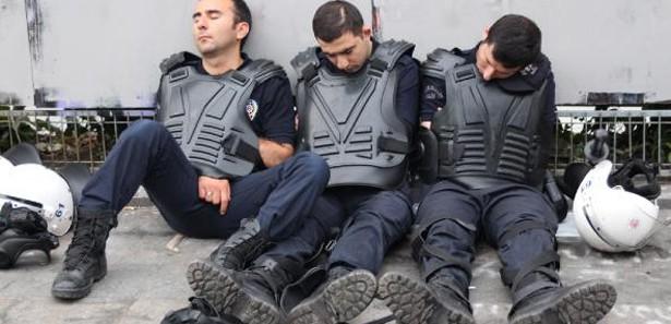 Devlet memuru 160 saat polis ise 400 saat...