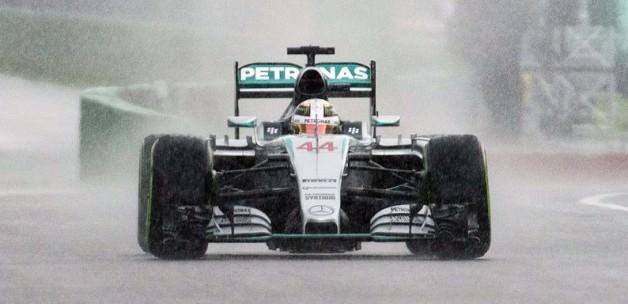 Hamilton 6. kez 'pole' pozisyonunda