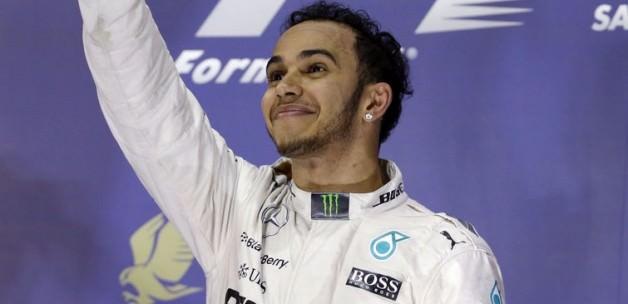 Hamilton, Rooney'i solladı!