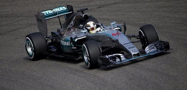 Hamilton üst üste 3. kez...