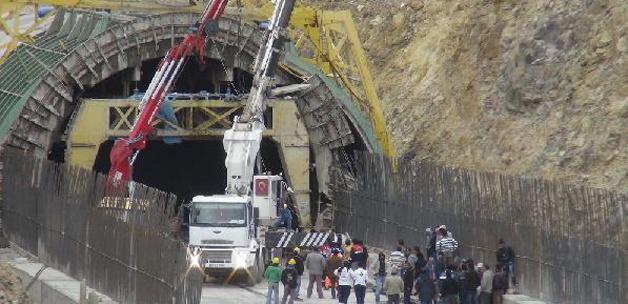 Demiryolu inşaatında göçük: 1 ölü!