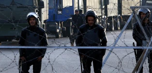 Mısır'da darbe karşıtlarına hapis cezası