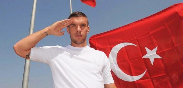 Podolski paylaştı, Almanlar çılgına döndü