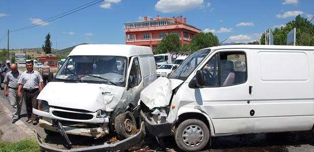 Sındırgı'da trafik kazası: 3 yaralı