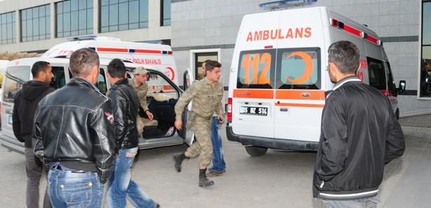 Van'da askeri araç devrildi: 4 yaralı!