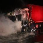 Yanan aracı i&ccedil;in g&ouml;zyaşı d&ouml;kt&uuml;