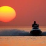 Van Gölü'nde gün batımı eşliğinde jet ski keyfi
