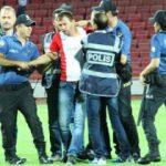 Hakeme kafa attı! Maç iptal edildi!