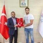 Taha Akgül'den Yerlikaya'ya 25. yıl hediyesi