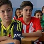 Maça gelir gibi okula geliyorlar