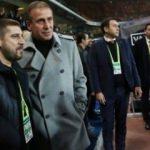 Galatasaray'da protesto devam ediyor
