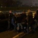 Makas atarken kaza yaptı, yumruklar havada uçuştu