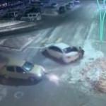 Kucağındaki çocukla metrelerce ileriye fırladı