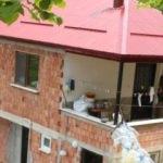 Evine elektrik bağlanmayınca çareyi böyle buldu