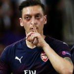 Herkes Mesut Özil'in bu hareketini konuşuyor!