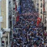 İstiklal Caddesi'nde insan seli