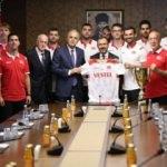 Bakan Kasapoğlu, şampiyon voleybolcuları kabul etti