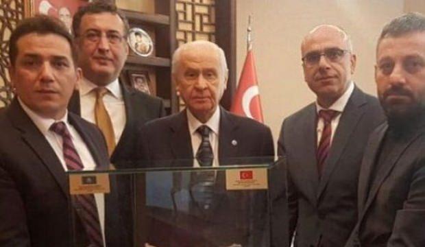 Bahçeliye doğum gününde kurt kafası hediyesi Bahçeliye doğum gününde kurt kafası hediyesi