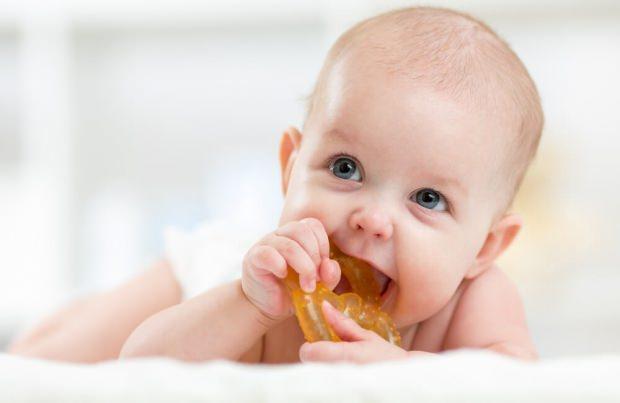 Bebeklerde diş çıkarmaya ne iyi gelir? Tüm detaylarıyla bebeklerde diş