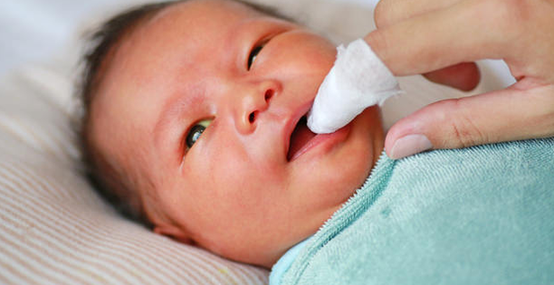 Bebeklerde diş çıkarmaya ne iyi gelir? Tüm detaylarıyla bebeklerde diş