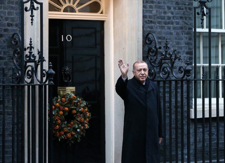 pCumhurbaşkanı Erdoğan, Dörtlü Suriye Zirvesi için Başbakanlık ofisi 
