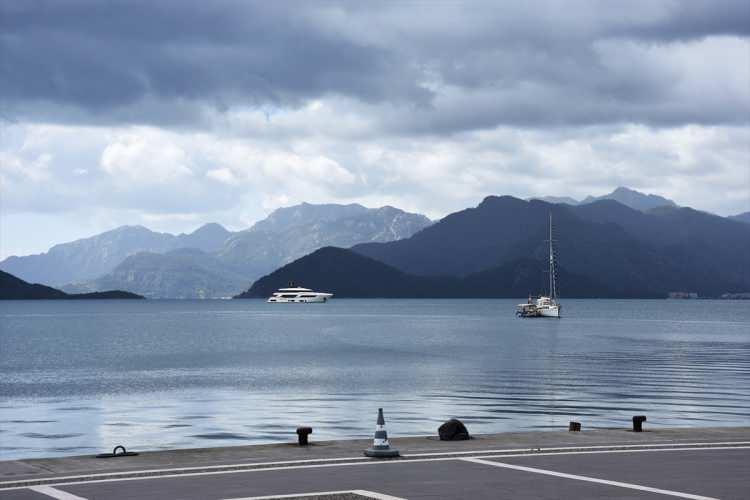 <p>Özellikle kıyı kesimlerinin en popüler yereri arasında olan Marmaris, Bodrum, Konyaaltı gibi yerler boş kaldı.</p>
