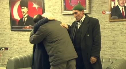 Çocuklarının terör örgütü PKK mensupları tarafından dağa kaçırıldığı iddiasıyla HDP Diyarbakır İl Başkanlığı önünde oturma eylemi başlatan ailelerden biri daha evladına kavuştu. Nizamettin-Aslıhan Eşrefoğlu çifti, 5 yıl önce terör örgütü PKK mensupları tara ile ilgili görsel sonucu