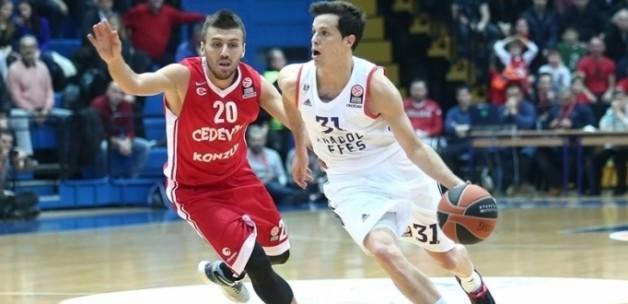 Anadolu Efes sonunu getiremedi