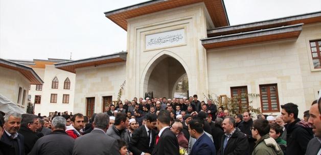 Somuncu Baba Külliyesinde ziyaretçi yoğunluğu