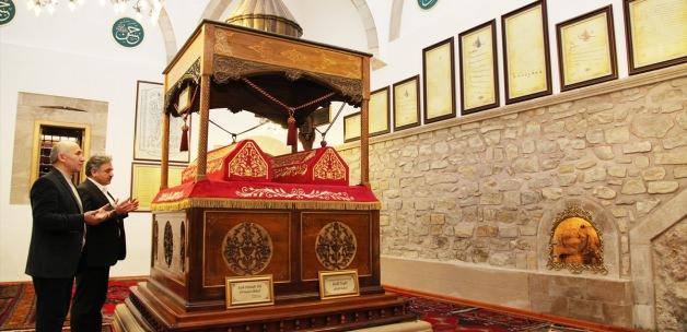 Tarihçi yazar Şimşirgil Somuncu Baba Külliyesi'ni ziyaret etti