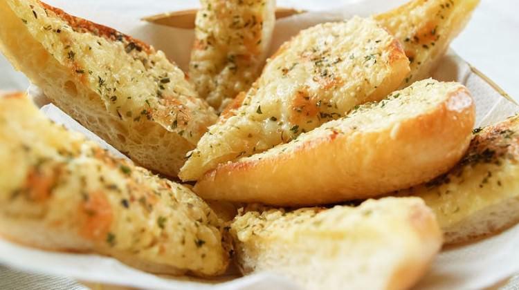 Zeytinyağının Cazibesi: Sarımsaklı Ekmek