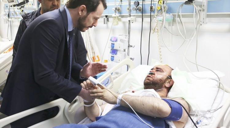 Enerji Bakanı Albayrak yaralıları ziyaret etti