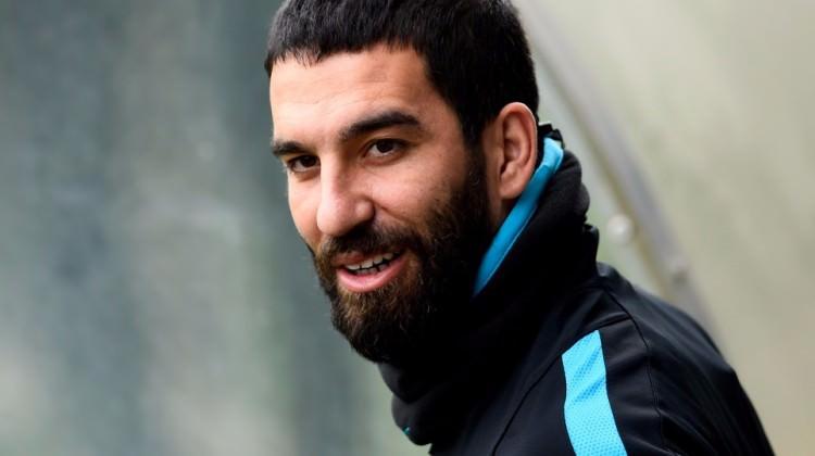 Arda Turan müteahhitliğe soyundu