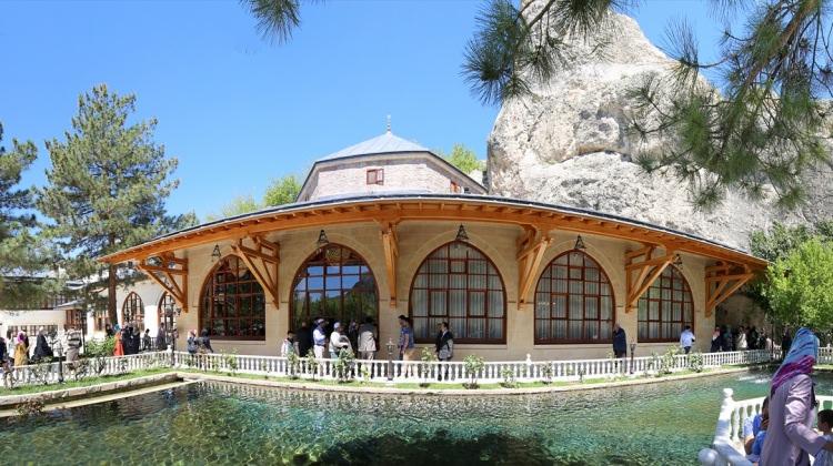 Somuncu Baba Külliyesinde ziyaretçi yoğunluğu