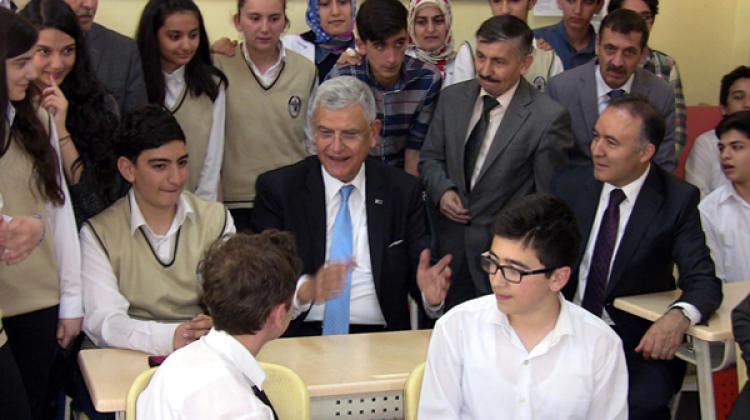 Bakan'la öğrenci arasında ilginç diyalog