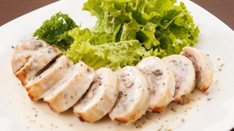 Mantar dolgulu tavuk sarma