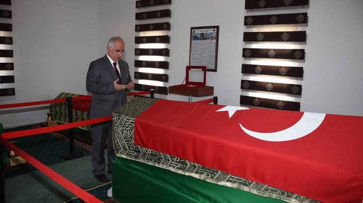 Şanlıurfa Valisi Tuna, Süleyman Şah Türbesi'ni ziyaret etti