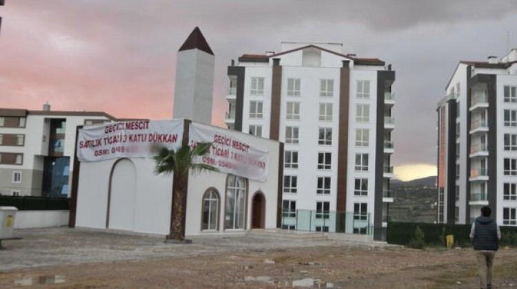 Parasını alamayınca mescidi satışa çıkardı!