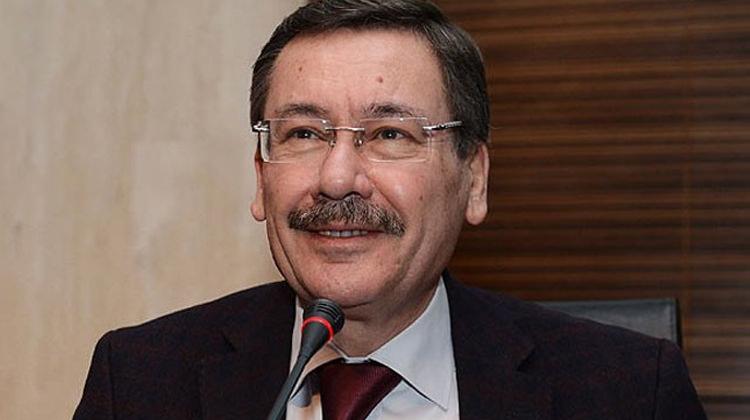 Melih Gökçek son anketi paylaştı! Evet oyları rekora koşuyor