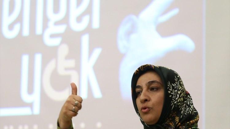 Din görevlilerinden işaret diliyle ilahi