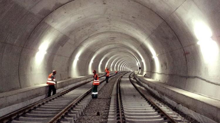 Beklenen metro istasyon çalışmaları başladı