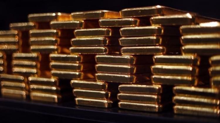 Altın 9 ayda ilk kez 1.300 doları aştı